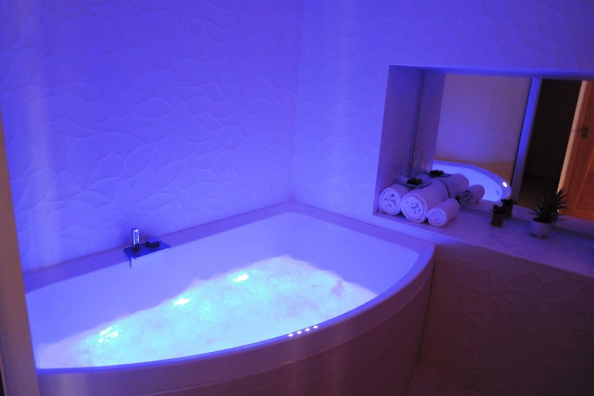 L'Eau Vive Jacuzzi Et Sauna En Vieille Ville 5 Анси Экстерьер фото